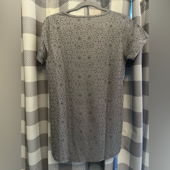 LuLaRoe Classic Tee - Picture 2 of 4